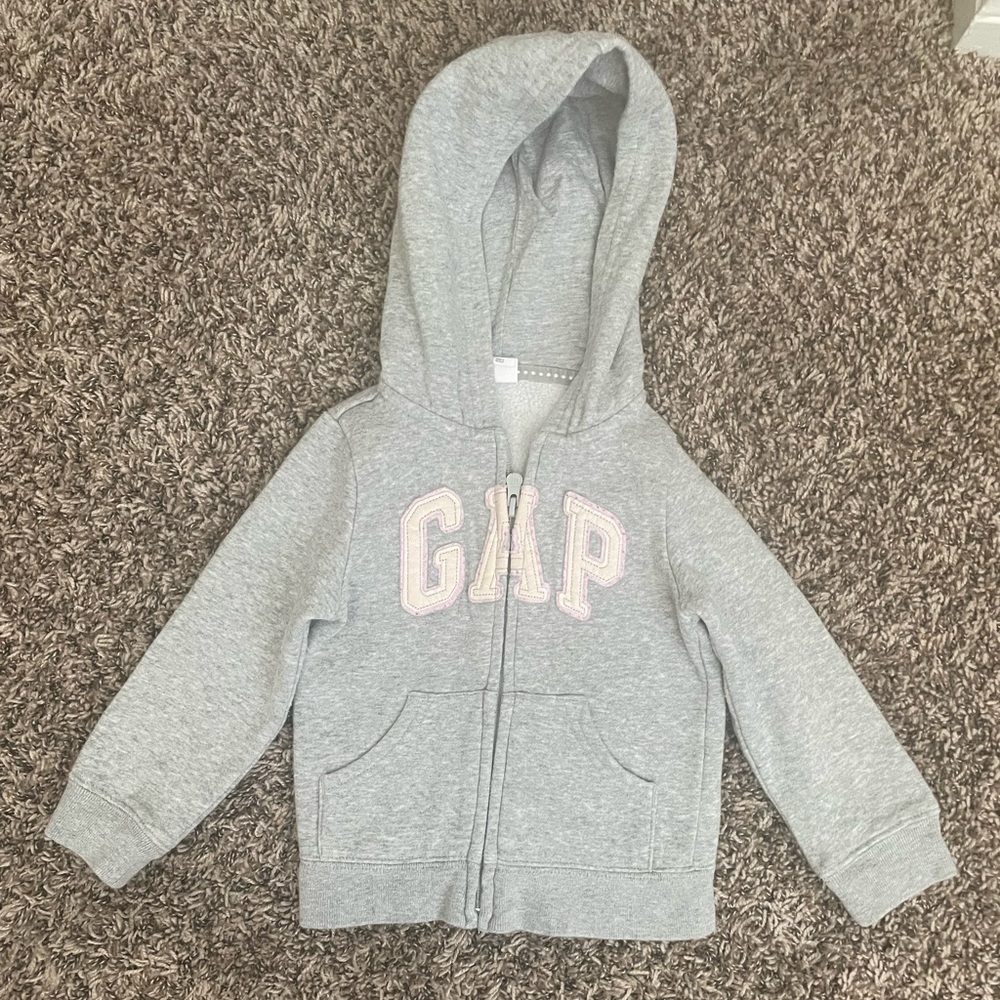 2 GAP sweaters size 3T